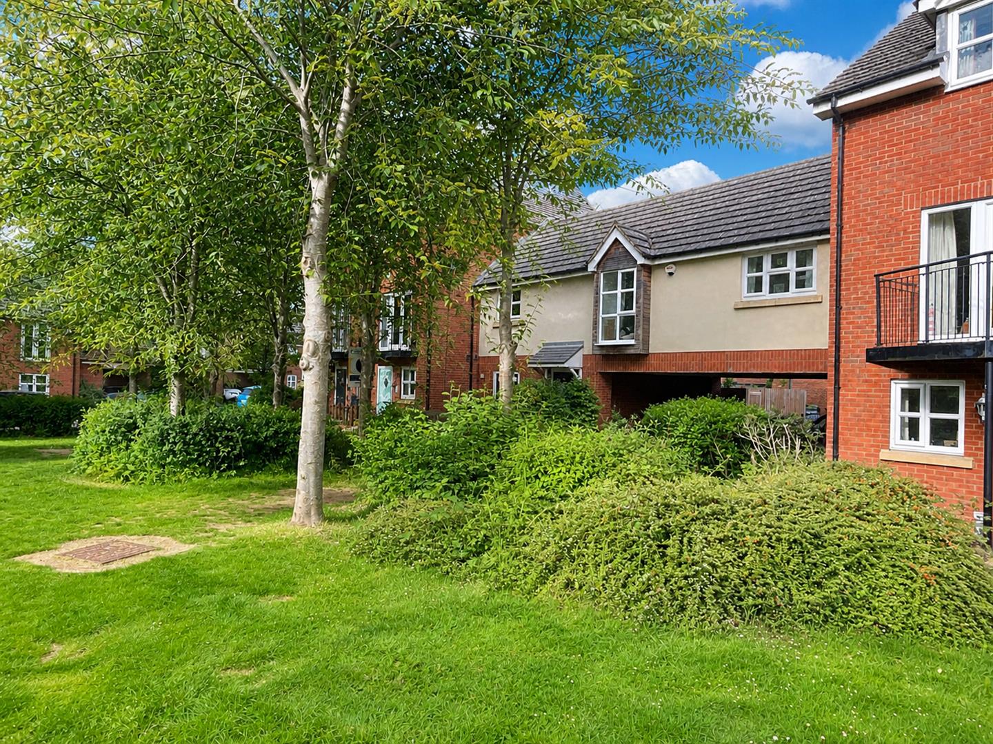 3 bed property in Llewellyn Chase, Milton Keynes